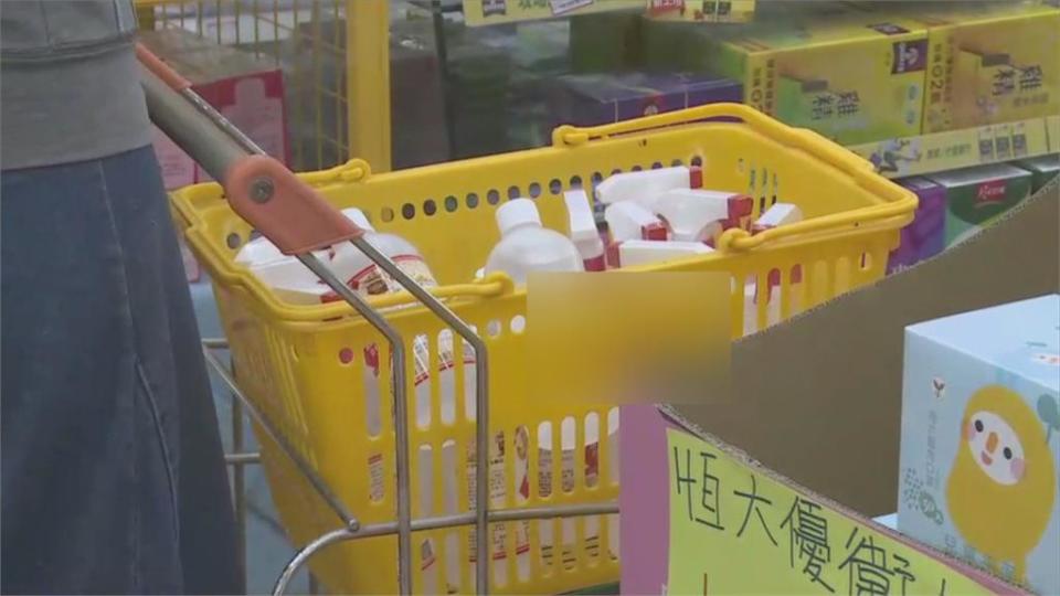 民眾搶買防疫物資　基隆各大藥局人滿為患