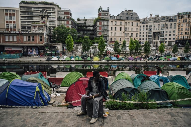 Paris police have cleared some 2,000 migrants from camps in the past week