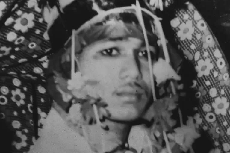 Una fotografía del impostor Dayanand Gosain durante su boda en 1982.