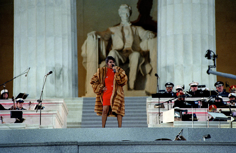 Aretha Franklin performs at the Lincoln Memorial for President Bill Clinton's inaugural gala in 1993. (Photo: Mark Reinstein via Getty Images)