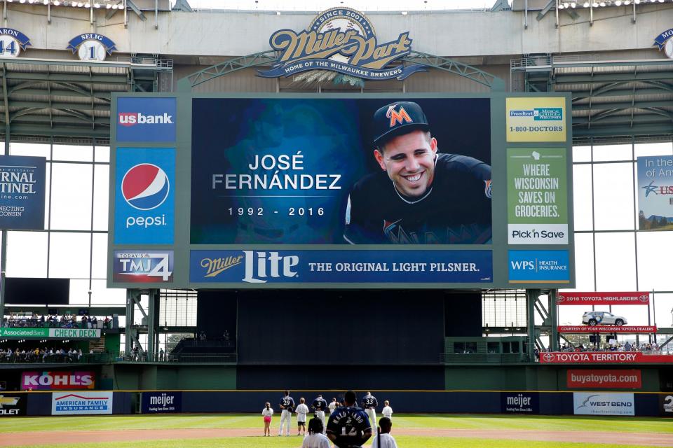 <p>A moment of silence is held in rememberance after the passing of Jose Fernandez of the Miami Marlins before the game between the Milwaukee Brewers and the Cincinnati Reds at Miller Park on September 25, 2016 in Milwaukee, Wisconsin. (Photo by Jon Durr/Getty Images) </p>