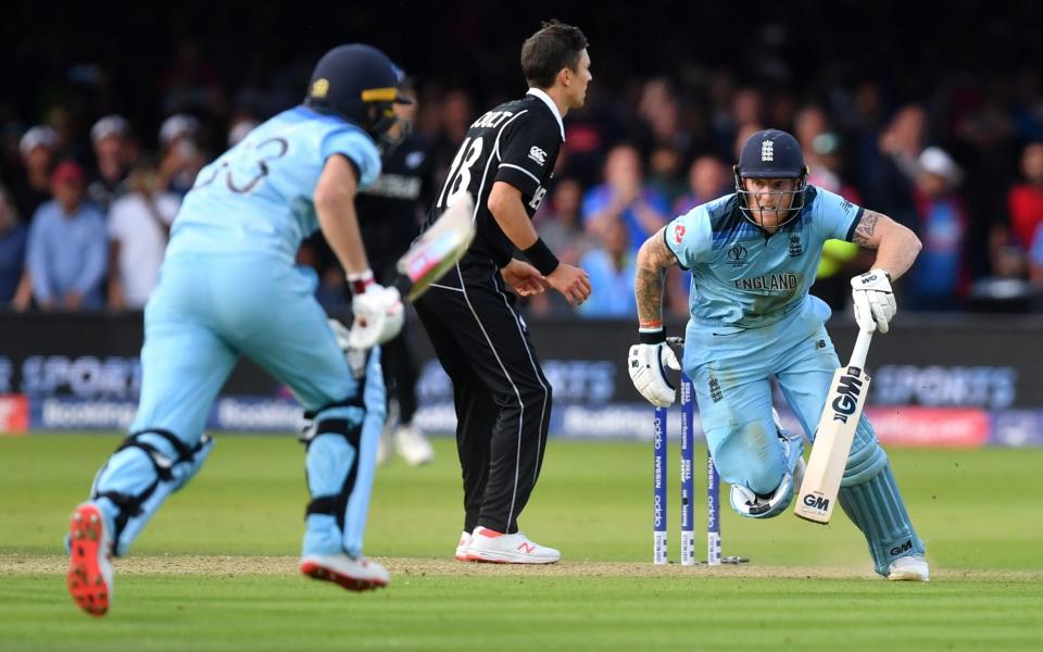 England's Ben Stokes (R) and England's Jos Buttler (L)  - AFP