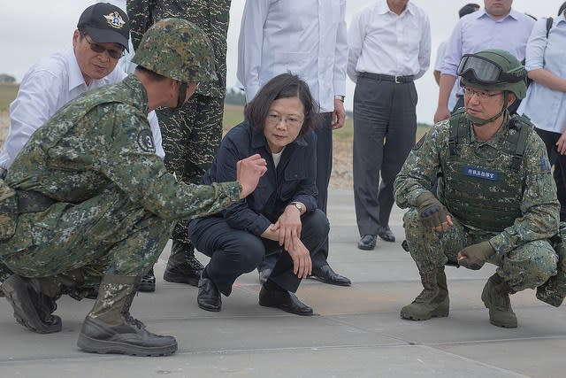 ▲總統蔡英文上周視導國軍「聯合反空（機）降作戰演練」。（資料圖／總統府提供）