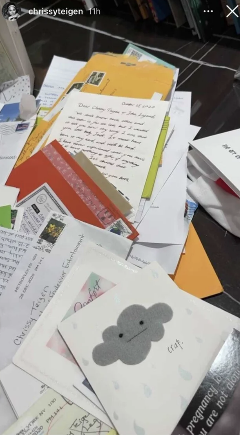 pile of notes received from fans