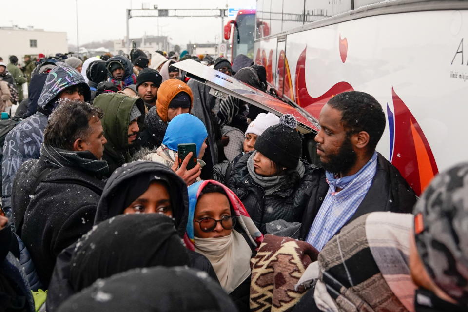 People who have fled the Russian invasion in Ukraine, clamour to board a bus bound for a refugee centre established in Przemysl, in Medyka, Poland, February 28, 2022. REUTERS/Bryan Woolston