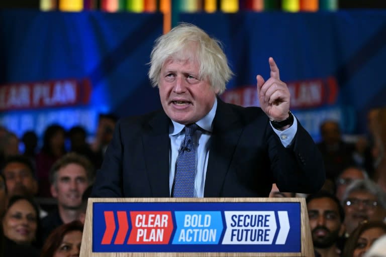 Former prime minister Boris Johnson made a last-minute intervention on the eve of the final day of campaigning (JUSTIN TALLIS)