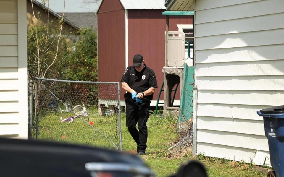 An Everman police officer leaves the back yard where the family of missing 6-year-old Noel Rodriguez-Alvarez resided in a converted shed behind a larger house. Everman police searched the area and structure for any information to assist in locating Noel Rodriguez-Alvarez on Monday, March 27, 2023. Amanda McCoy/amccoy@star-telegram.com