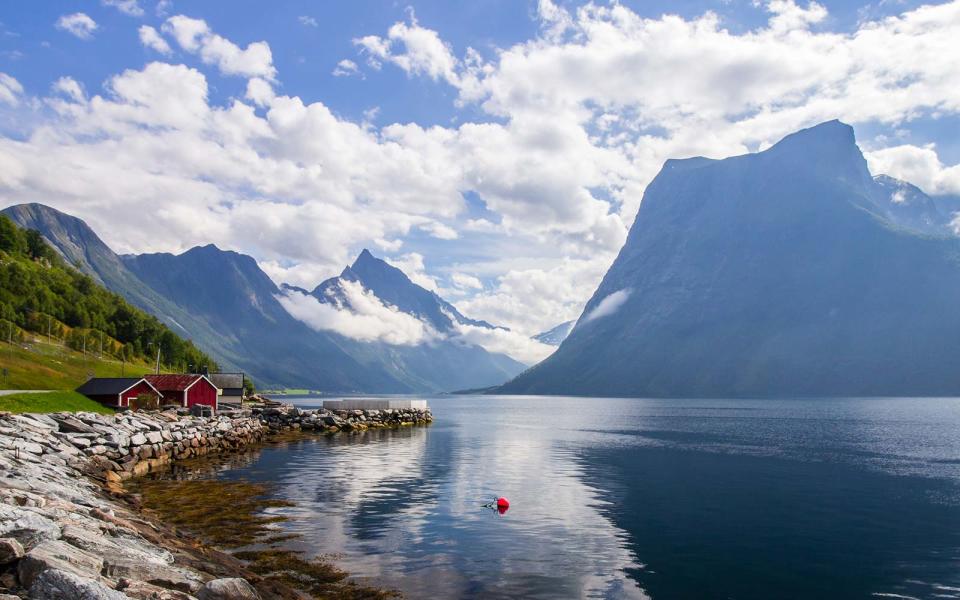 Exploring the Hjørenfjord