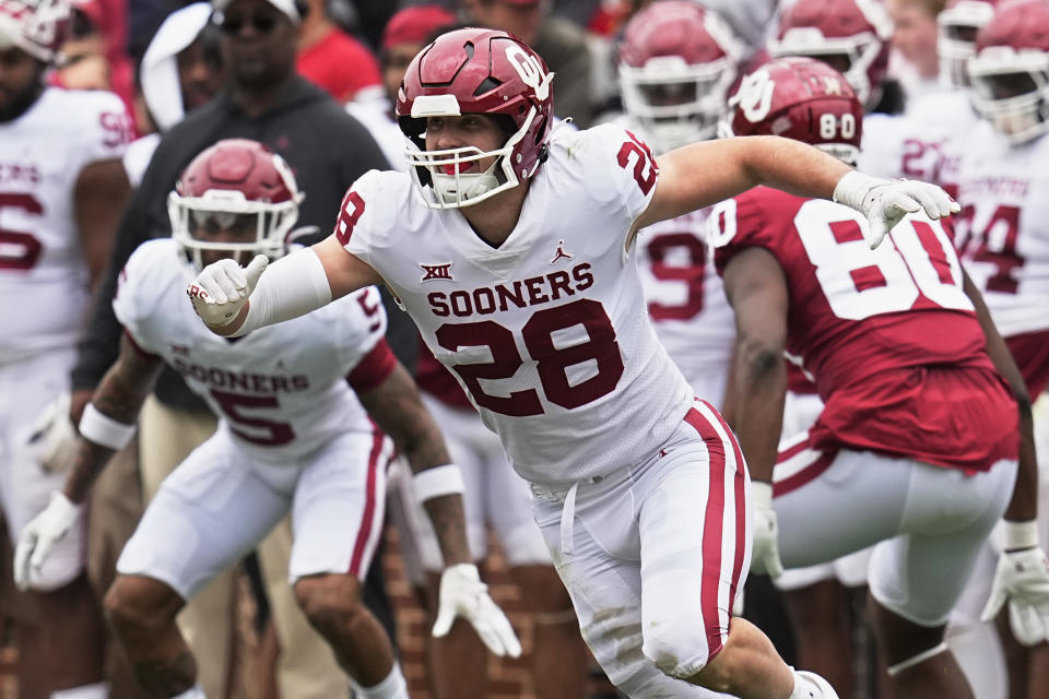 FILE - Oklahoma linebacker Danny Stutsman (28) plays during the NCAA college football team's spring game Saturday, April 22, 2023, in Norman, Okla. Oklahoma opens their season at home against Arkansas State on Sept. 2. (AP Photo/Sue Ogrocki, File)