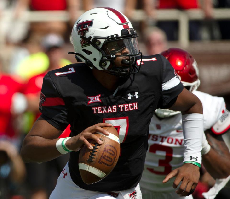 The Big 12 named Donovan Smith offensive player of the week on Monday. The Texas Tech quarterback threw for 351 yards and two touchdowns and ran for the game-winning touchdown in a 33-30 double-overtime victory Saturday against Houston, knocking the Cougars out of the Top 25.