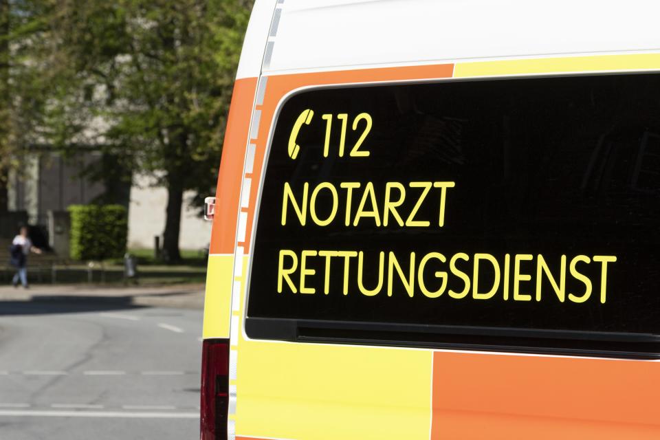 Im Notfall sollte sofort der Rettungsdienst über die Nummer 112 alarmiert werden. (Bild: Getty Images)