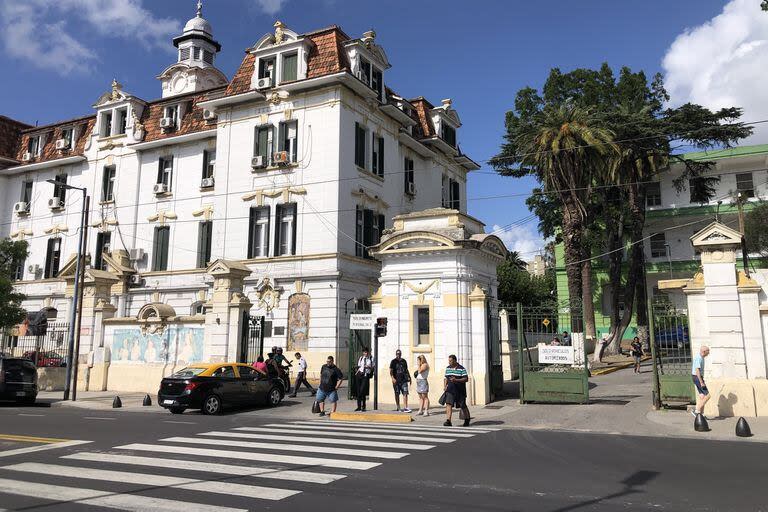 "Solo quienes tengan una vocación a prueba de balas van a seguir trabajando en las guardias de los lugares más vulnerables", dice Knopoff, vocero de la asociación médica municipal - Créditos: @Ricardo Pristupluk