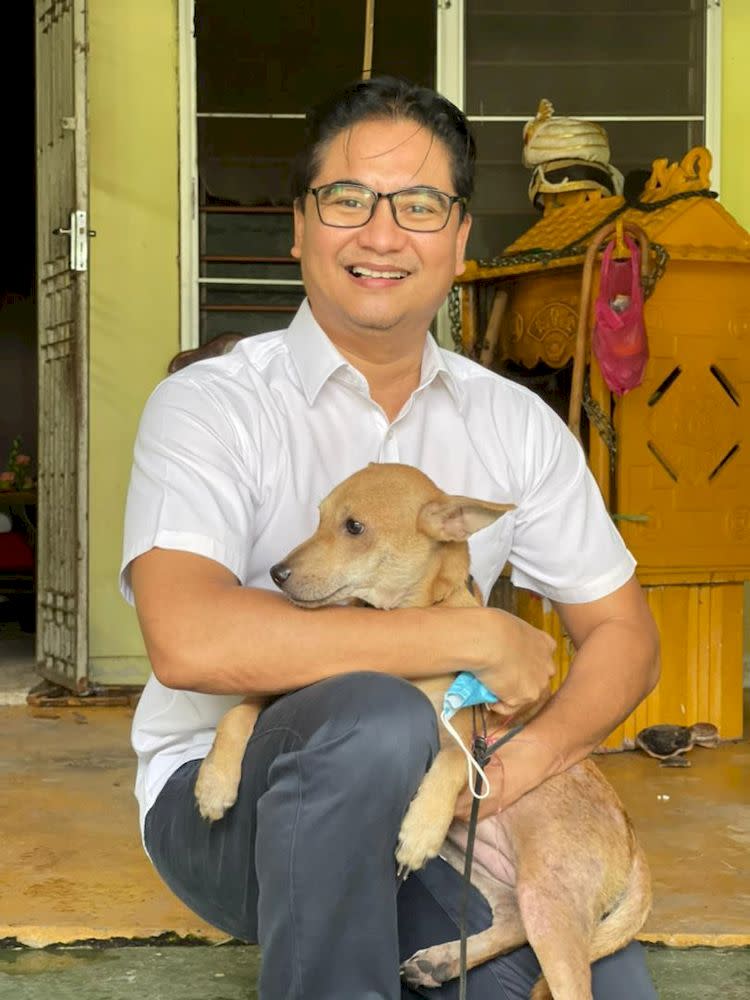 Pasir Bedamar assemblyman Terence Naidu with Anandaveli the dog who saved a family from fire. — Courtesy photo from Terence Naidu