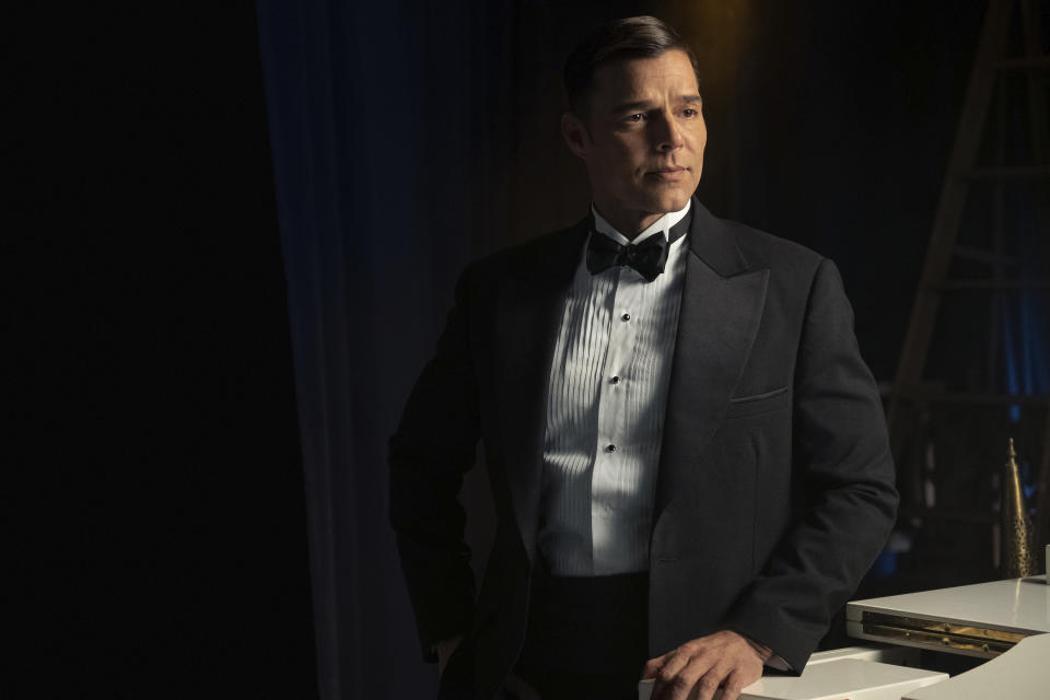 En esta imagen proporcionada por Apple TV+, Ricky Martin en una escena de la serie "Palm Royale". (Apple TV+ via AP)