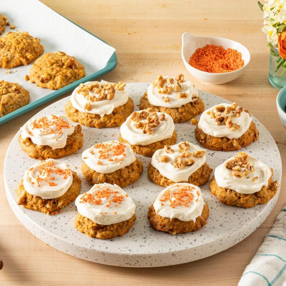 carrot cake cookies with frosting