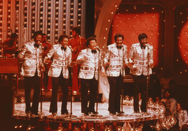 <p>Fotos International/Hulton Archive/Getty </p> American soul vocal group The Spinners (aka The Detroit Spinners) perform on the NBC TV show The Midnight Special, circa 1975. Left to right: Henry Fambrough, Bobbie Smith, Billy Henderson, Pervis Jackson and Philippe Wynne.