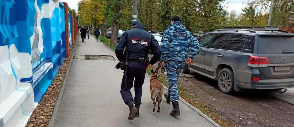 L'auteur des coups de feu aurait été arrêté par les policiers.
