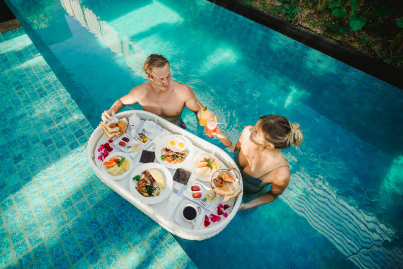 bali - floating brekkie