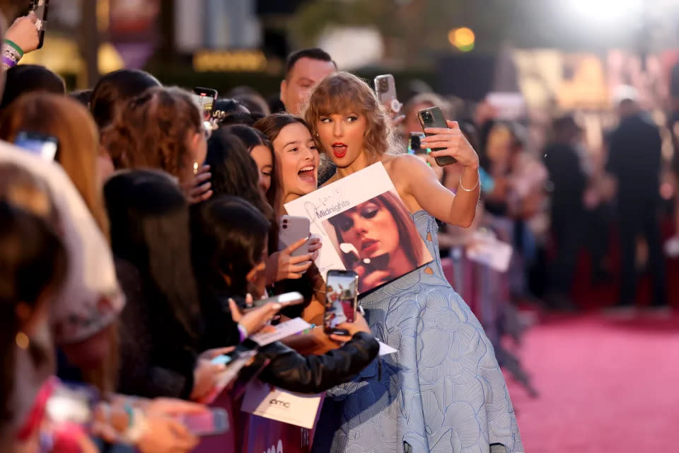 Taylor Swift besucht die Weltpremiere des Konzertfilms „Taylor Swift: The Eras Tour“ in Los Angeles. (John Shearer/Getty Images für TAS) (John Shearer via Getty Images)