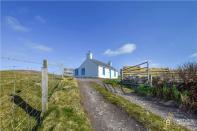 <p>New owners can revel in the idyllic surroundings. We recommend packing a picnic and heading down to the sandy shores. </p>