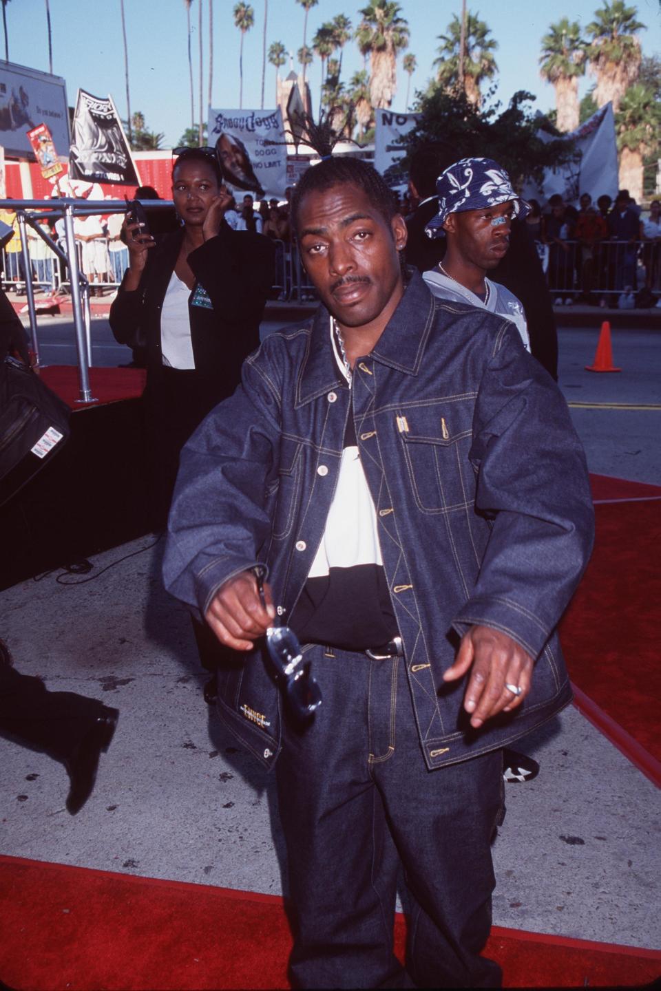 Coolio in a denim outfit on the red carpet of the Source Hip-Hop Music Awards 