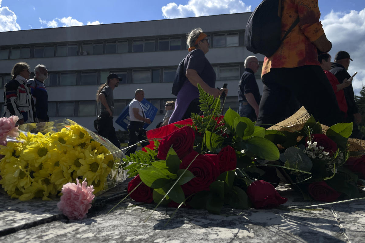 Photo of Situácia slovenského premiéra sa po pokuse o atentát zlepšila