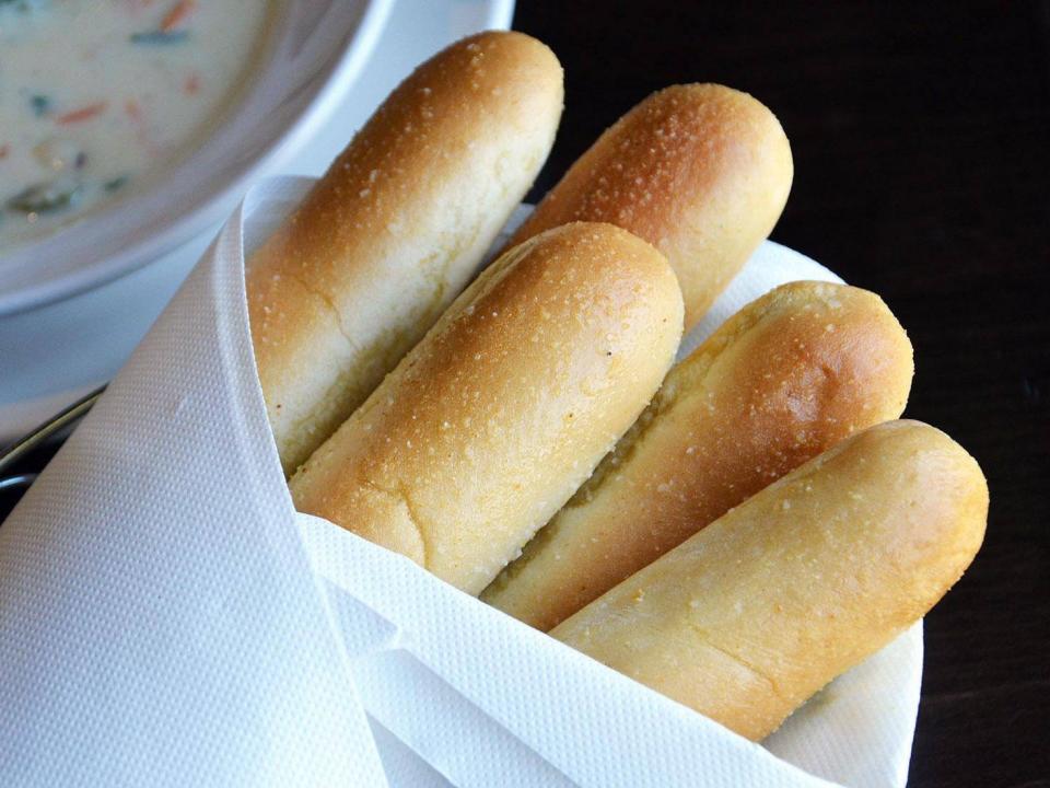 olive garden breadsticks thumb