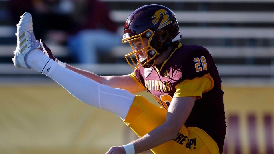 Central Michigan's Luke Elzinga plays during an NCAA Football game on Saturday, Oct. 8, 2022, in Mount Pleasant, Mich.