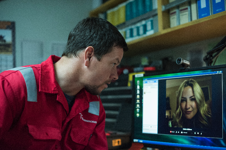 Mark Wahlberg is Mike Williams in Deepwater Horizon (Golden Village Pictures)