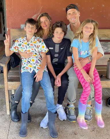 https://www.instagram.com/p/CS4izlXgY83/ Tom Brady and Gisele Bundchen with their family.