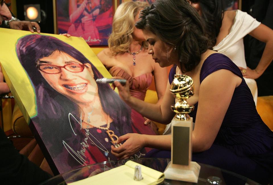 America Ferrera signs a piece by pop artist Nicolosi after winning a Golden Globe Award for Best Performance by an Actress in a Television Series - Musical or Comedy on Jan. 15, 2007. (Photo: Mark Mainz via Getty Images)