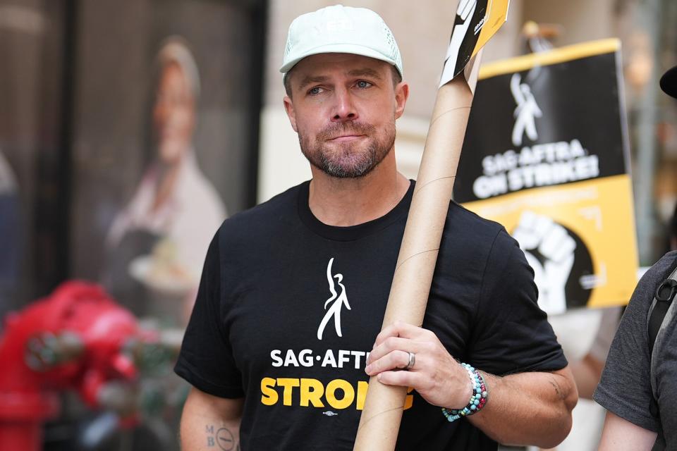 Stephen Amell on a SAG-AFTRA picket line in New York