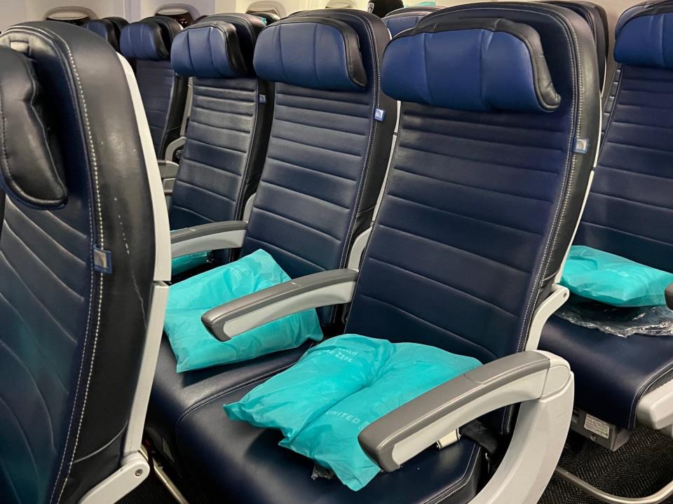 United Airlines Boeing 767 seats.