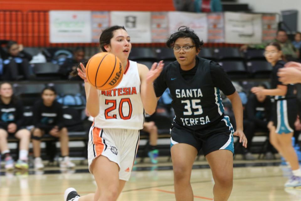 Artesia's Kailee Padilla attempts a pass during the Lady Bulldogs basketball season opener Nov. 28, 2023 against Santa Teresa.