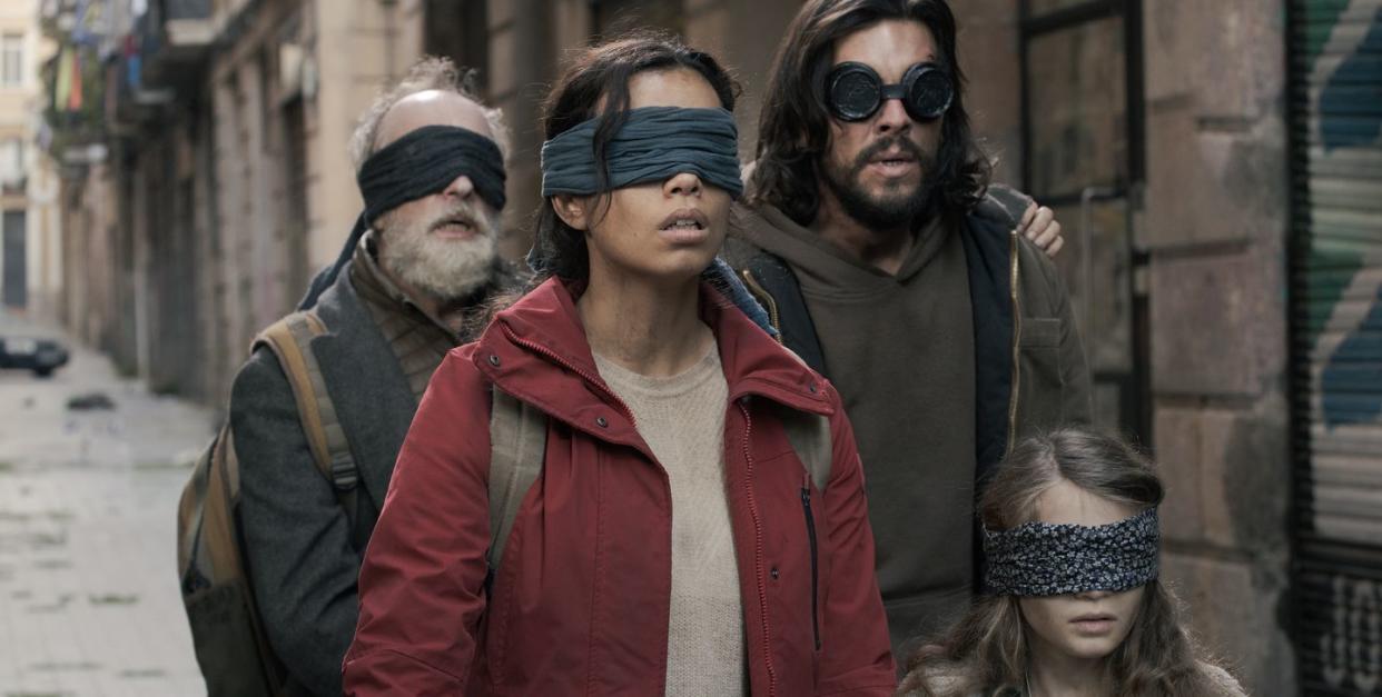 bird box barcelona, gonzalo de castro as roberto, georgina campbell as claire, mario casas as sebastian, naila schuberth as sofia