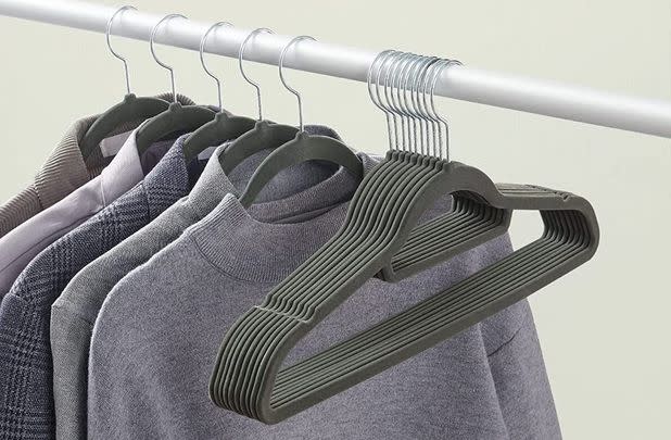 Avoid your clothes falling off their hangers with 31% off this non-slip velvet hanger set