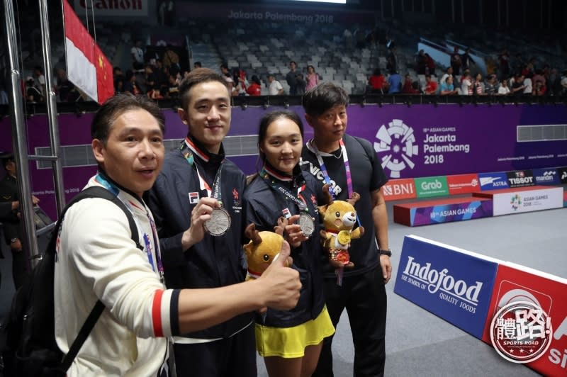 Hong Kong mixed doubles team Tang Chun Man/Tse Ying Suet (right) won the silver medal at the Asian Games in Jakarta, which is the most unforgettable memory of coach Ho Yi Ming's career.  (Photo: Body Road Database)