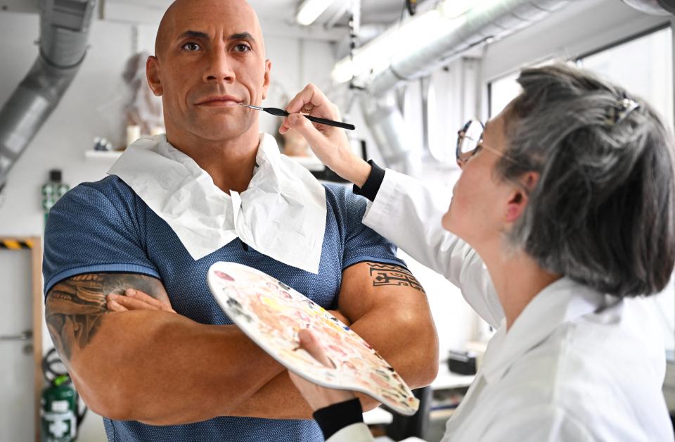 The Rock au musée Grévin : voici à quoi ressemble la statue de Dwayne Johnson après retouches (Photo des retouches le 24 octobre 2023) 