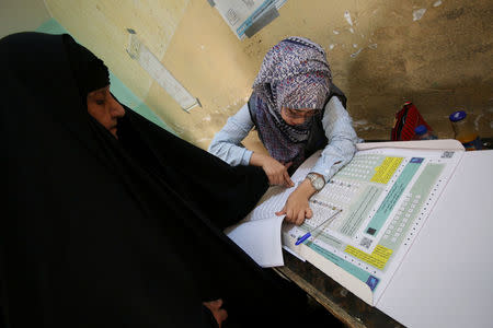 An Iraqi woman casts her vote at a polling station during the parliamentary election in Basra, Iraq May 12, 2018. REUTERS/Essam al-Sudani