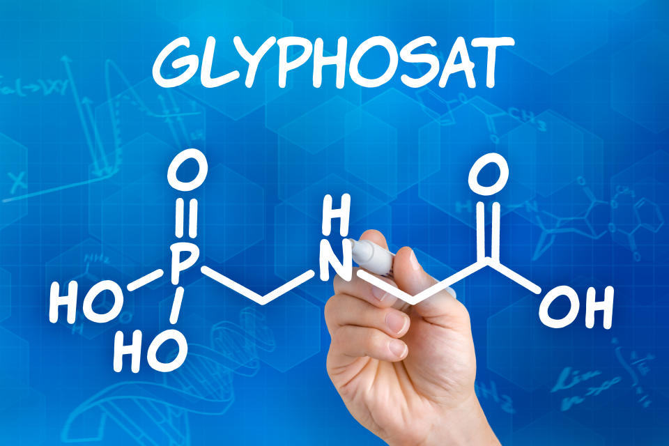 <p>Auch die Angst vor Glyphosat dürfte durch den jüngsten Skandal angefacht worden sein. Das Pflanzengift geisterte dank unglücklicher Entscheidungen im EU-Parlament durch die Nachrichten und dürfte sich in vielen Verbraucherköpfen eingenistet haben. </p>