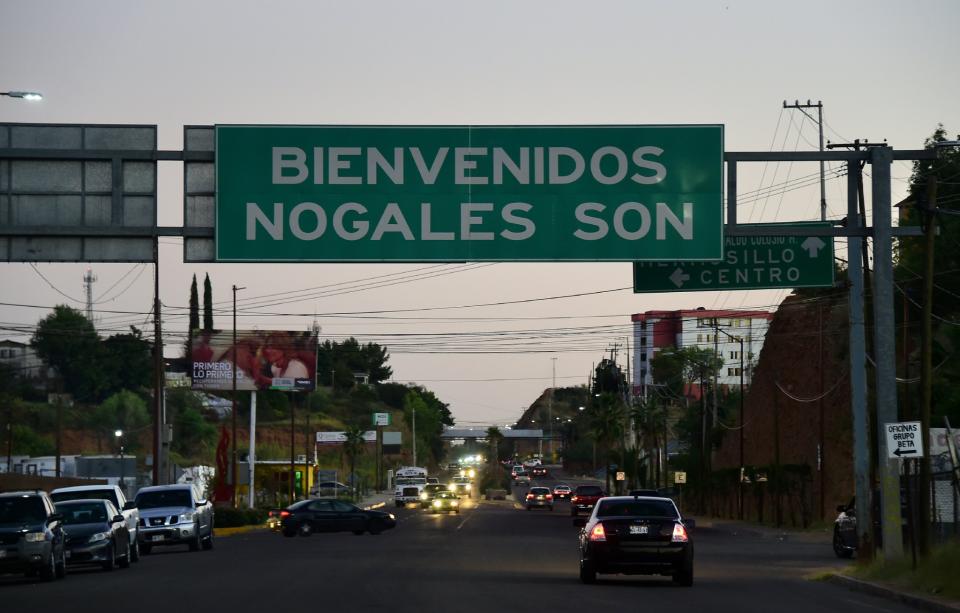 The road heading south at the Mariposa port of entry from Nogales, Ariz., to Nogales, Sonora, Mexico, in October 2016. (Photo: Frederic J. Brown/AFP/Getty Images)