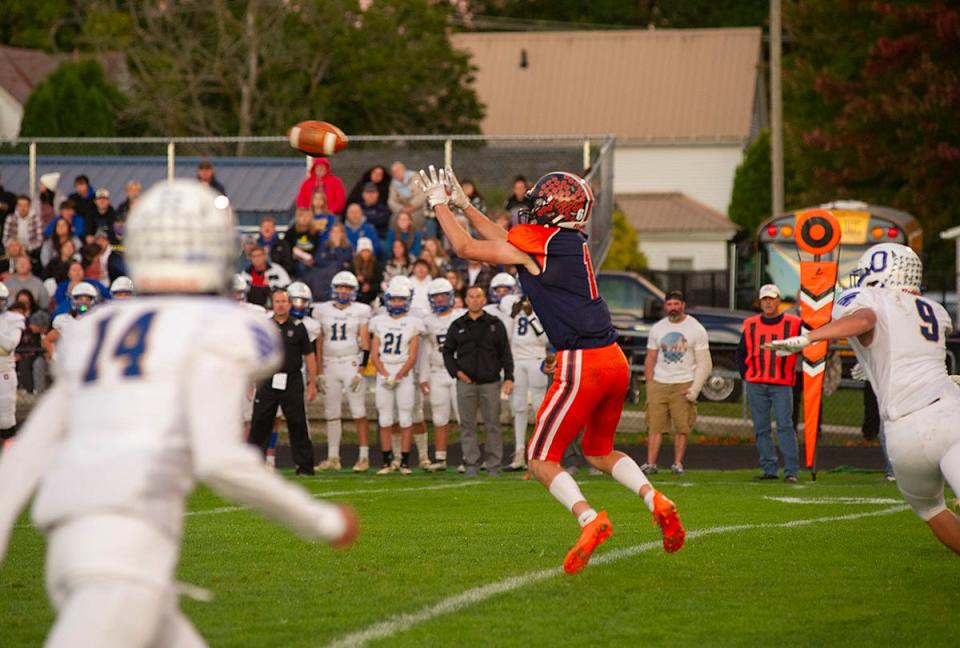 Galion's Elijah Chafin hauls in a reception with Ontario's Austin Pence closing in.