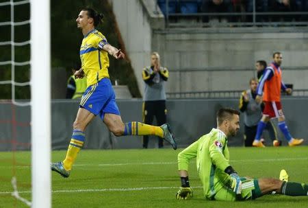 Sweden's Zlatan Ibrahimovic (L) scores a goal against Liechtenstein's goalkeeper Peter Jehle during their Euro 2016 group G qualification soccer match in the Rheinpark stadium in Vaduz, Liechtenstein October 9, 2015. REUTERS/Ruben Sprich - RTS3SLH