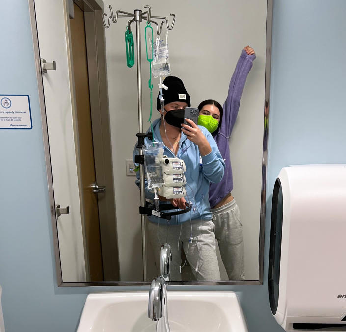 Jessie Sanders with her sister Kaitlyn Sanders in the bathroom as she went through chemotherapy at Kaiser. (Courtesy Jessie Sanders)