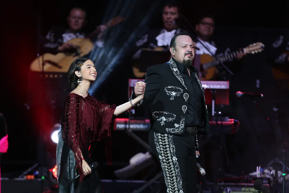 Pepe Aguilar con su hija Ángela (Getty Images)