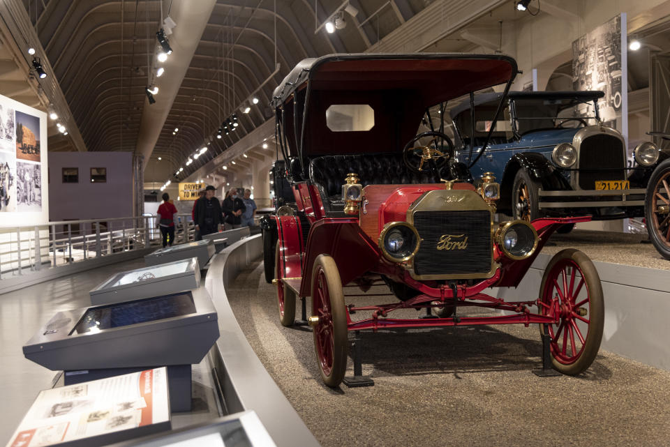 Un auto Modelo T en exposición en el Museo Henry Ford en Dearborn, Míchigan, el 24 de mayo de 2022. Dada la escasez de chips en toda la economía global, Ford y otros fabricantes de autos se han visto en la necesidad de suspender su producción de manera intermitente. (Cydni Elledge/The New York Times).