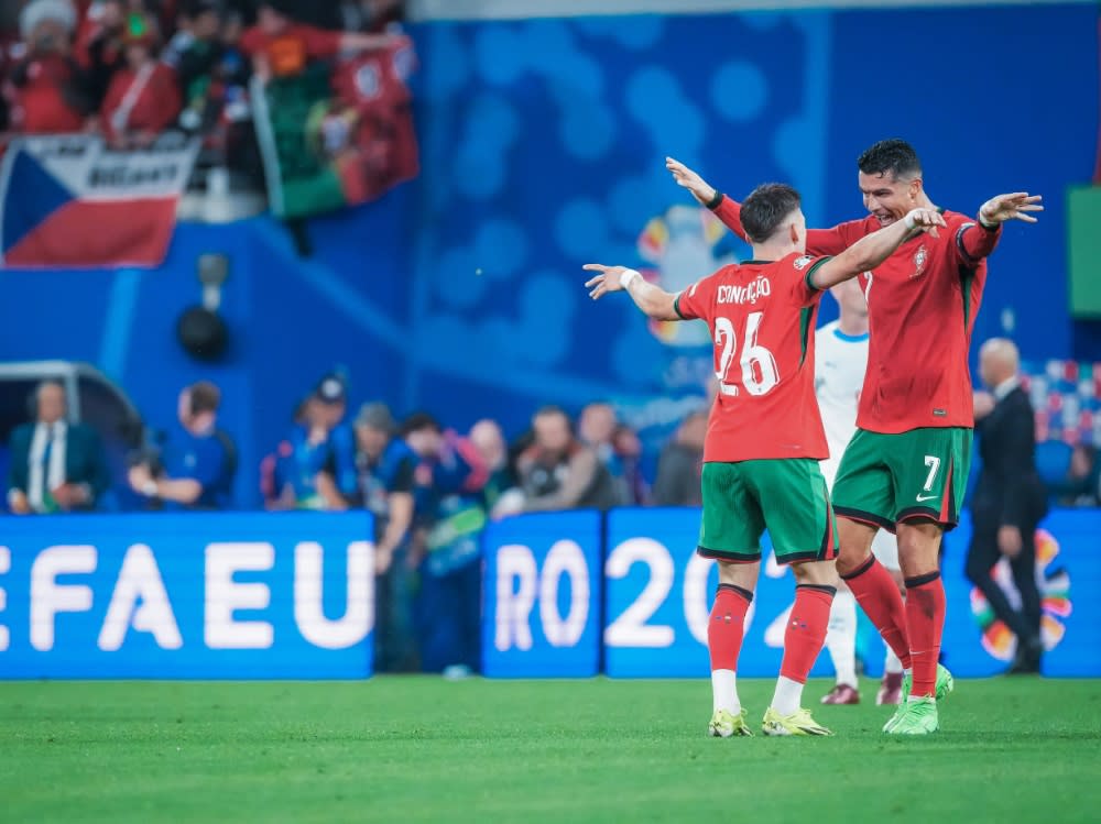 Ronaldo (r.) und Siegtorschütze Conceicao (l.) (IMAGO/Alexandra Fechete)