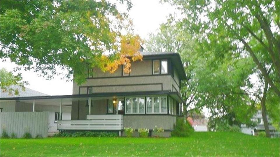 The Meier House, built in 1917, was one of Frank Lloyd Wright's first forays into prefabricated structures.