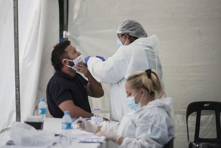 Fotos de coronavirus; vacunas; covid-19; enfermeras; enfermeros; médicos; médicas; hospitales; enfermos; contagios; hisopados; controles;