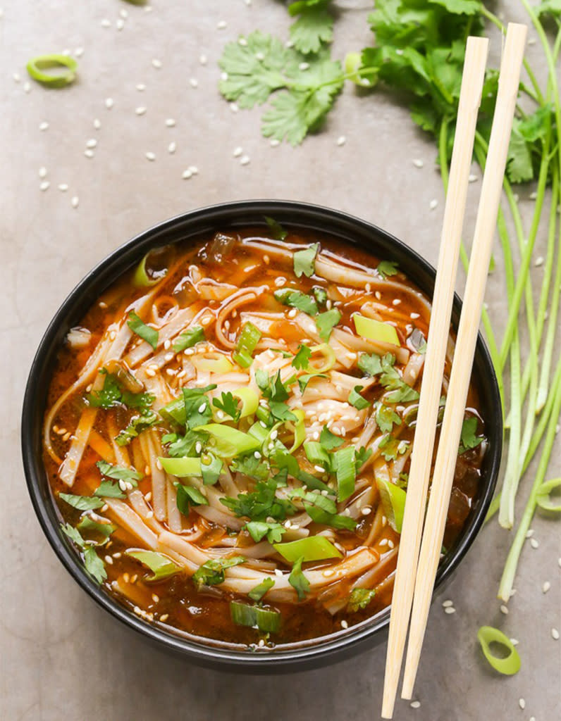 Soupe de nouilles piquante végétarienne